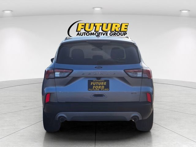 Certified 2022 Ford Escape Titanium image 5