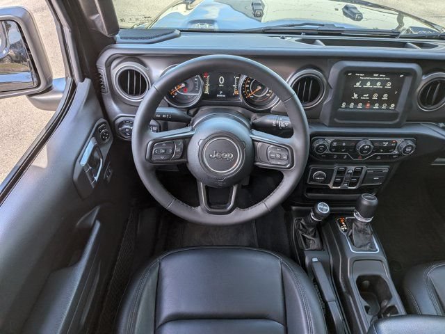 Used 2023 Jeep Gladiator Sport AWD/4WD image 17