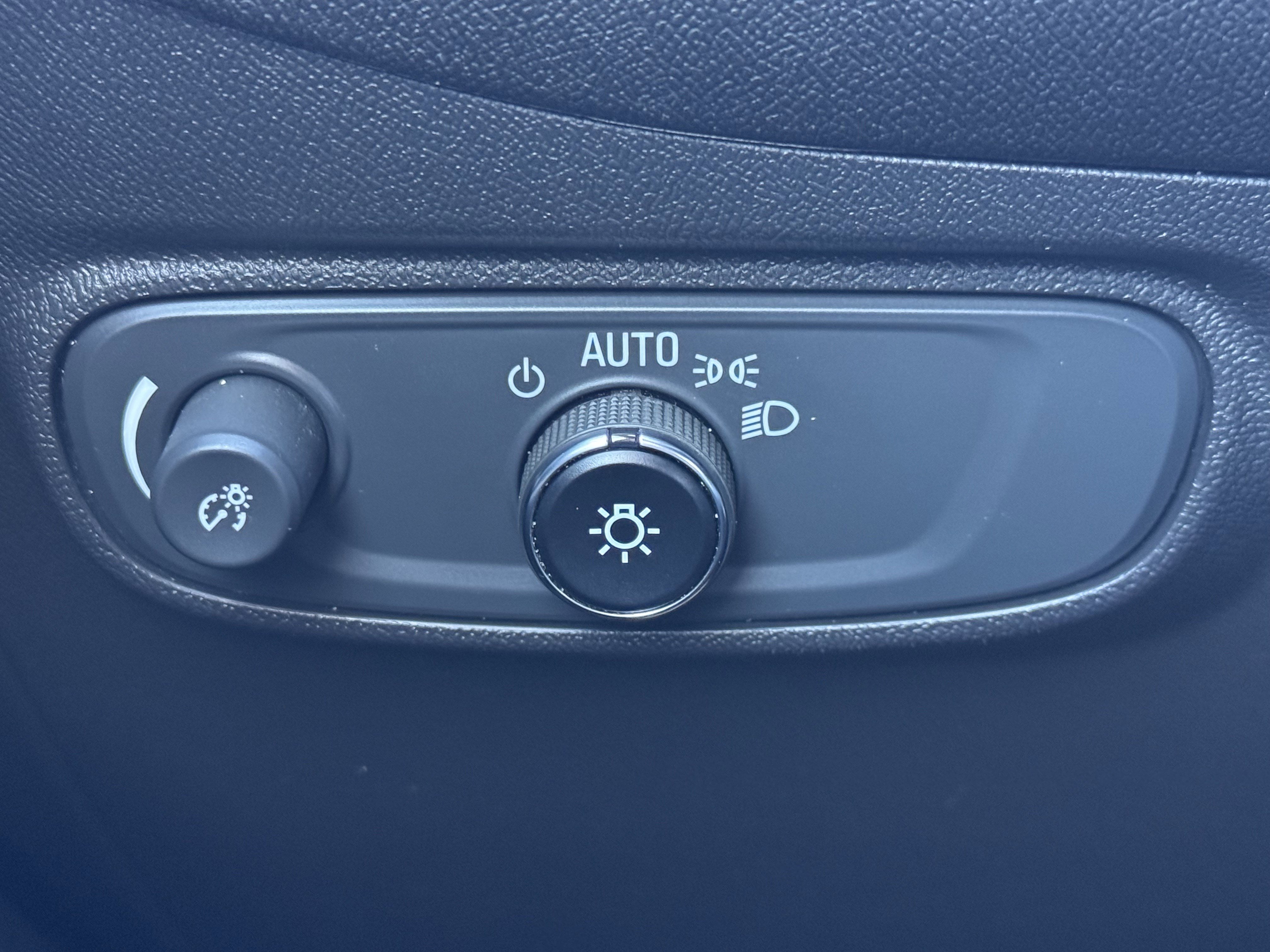 Used 2023 Chevrolet Equinox RS image 22