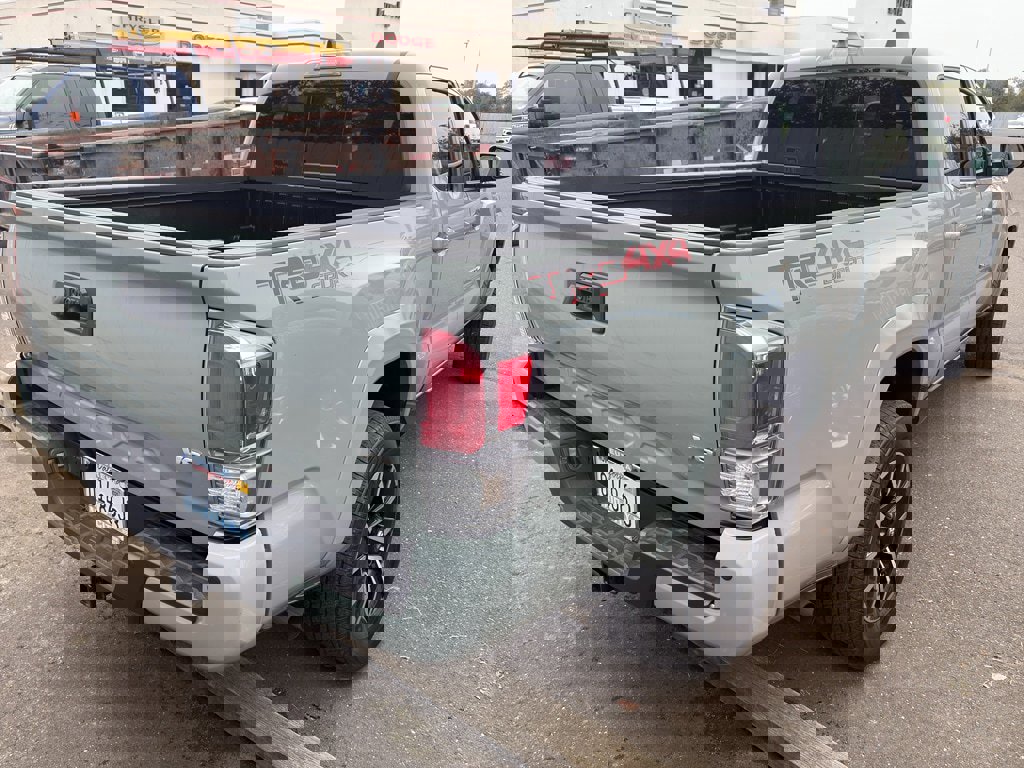 Used 2022 Toyota Tacoma TRD Sport image 6