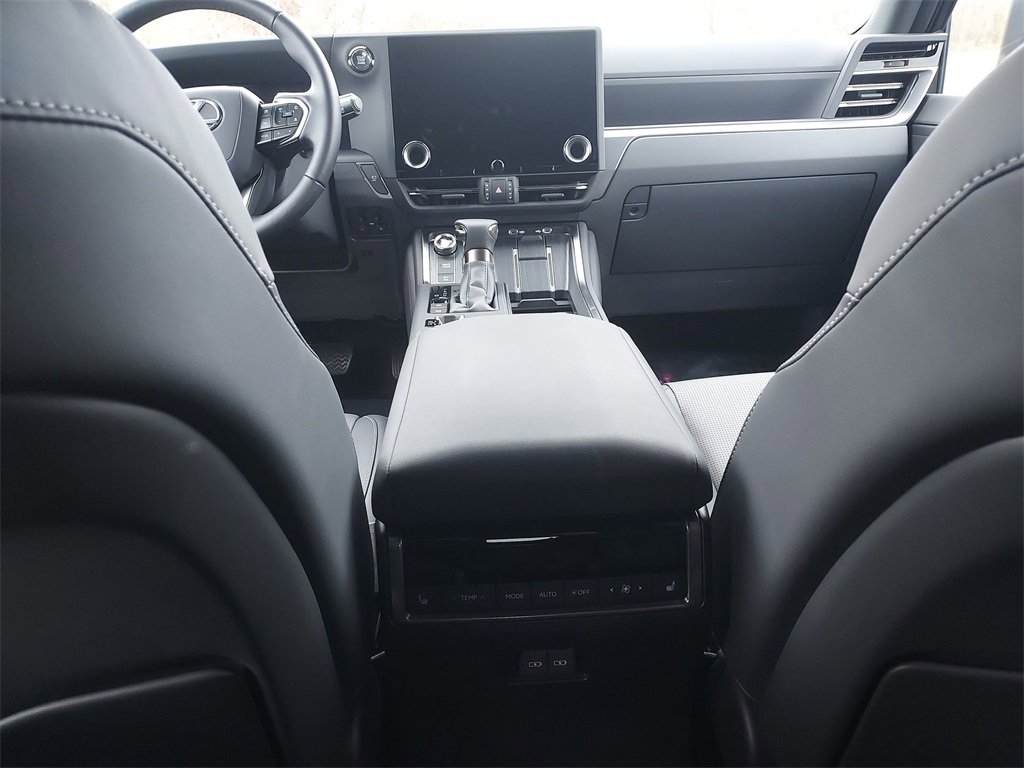 Used 2025 Lexus GX 550 image 10