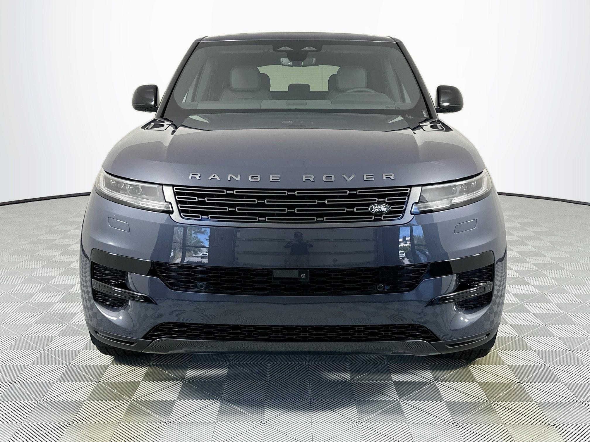 Used 2025 Land Rover Range Rover Sport image 2