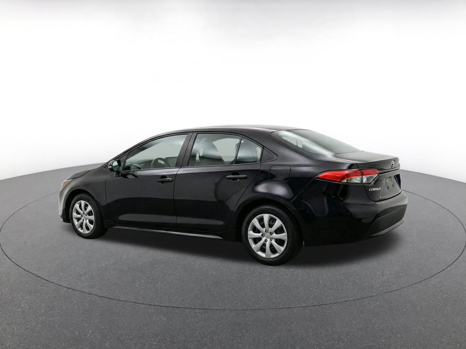 Used 2025 Toyota Corolla LE FWD image 7