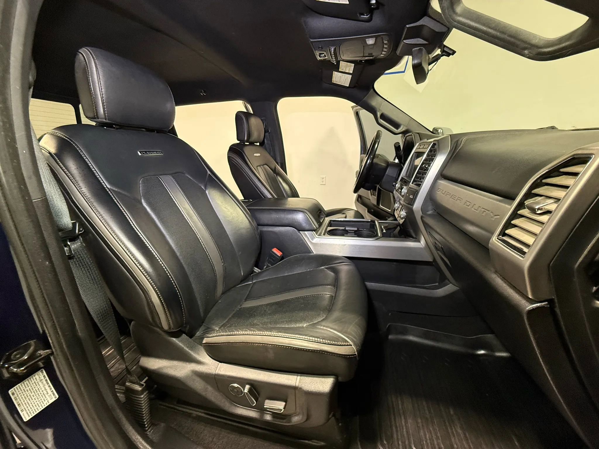 Used 2020 Ford F350 Platinum w/ FX4 Off-Road Package image 12