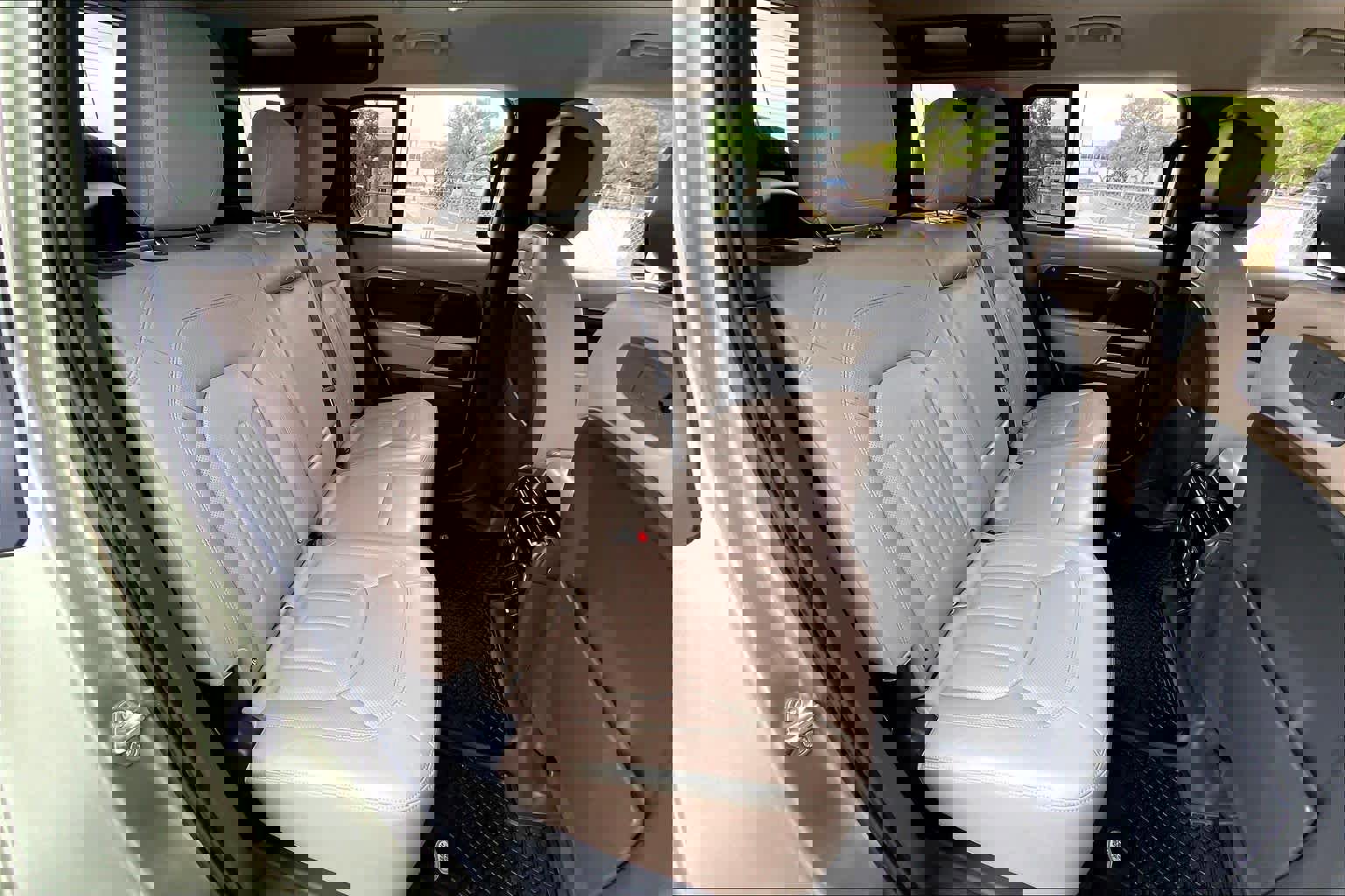 Used 2020 Land Rover Defender 110 HSE image 19