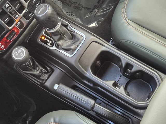Used 2025 Jeep Gladiator Mojave AWD/4WD image 19