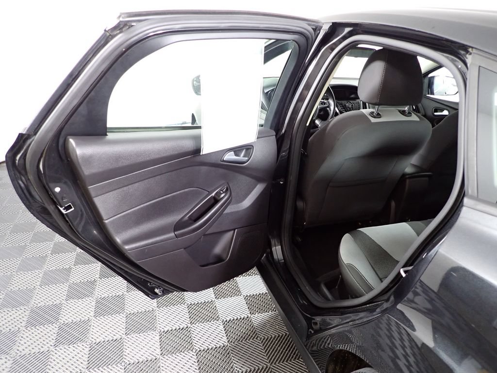 Used 2014 Ford Focus SE w/ SE Sport Package FWD image 30
