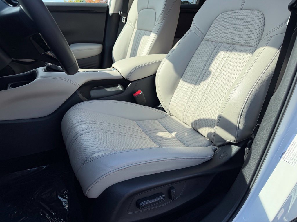 Certified 2025 Honda HR-V EX-L image 30