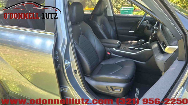 Used 2023 Toyota Highlander XLE FWD image 9