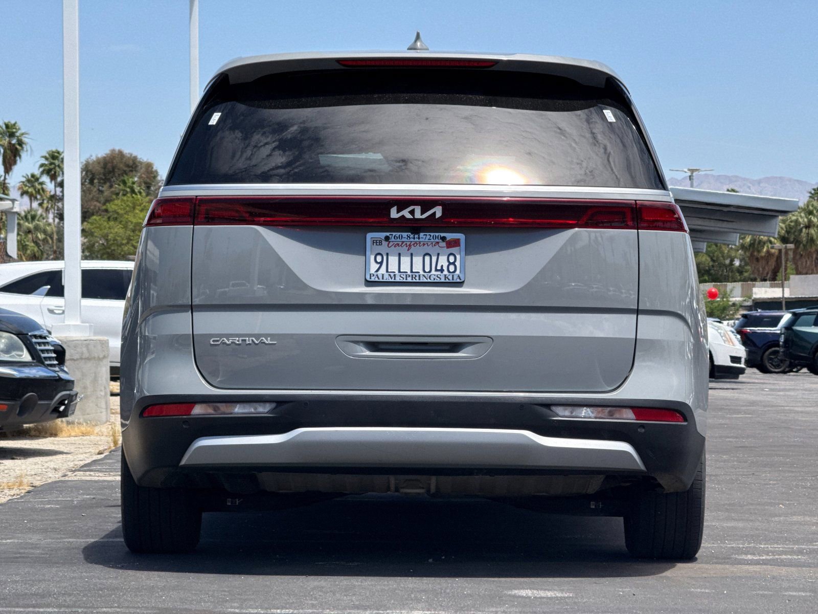 Used 2024 Kia Carnival EX FWD image 4