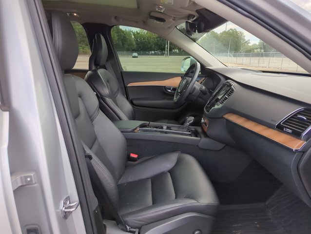 Used 2022 Volvo XC90 T6 Momentum w/ Advanced Package image 22