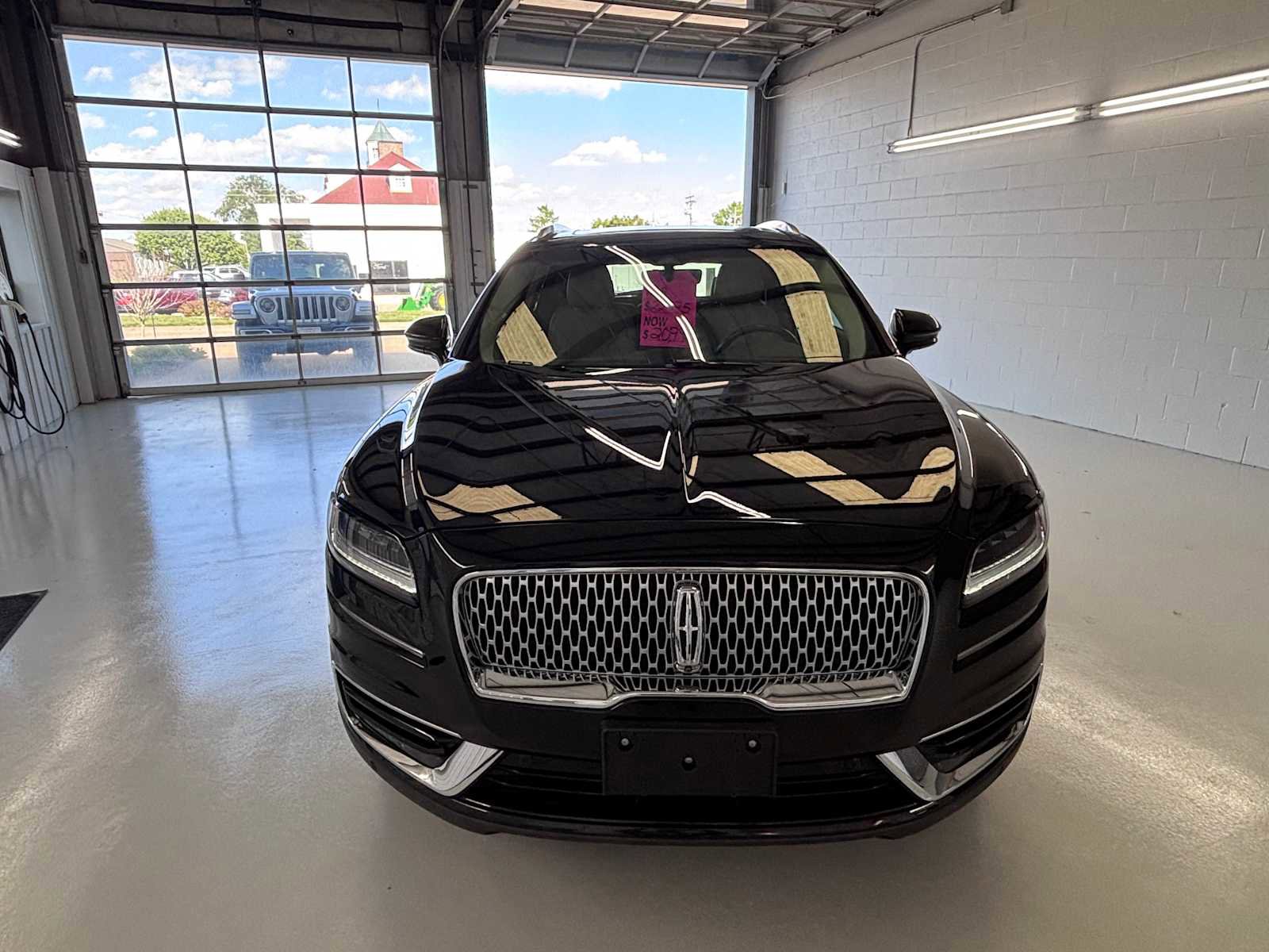 Used 2019 Lincoln Nautilus Reserve AWD/4WD image 2