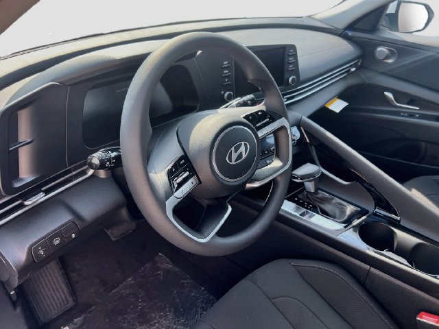 New 2026 Hyundai Elantra Hybrid FWD image 9