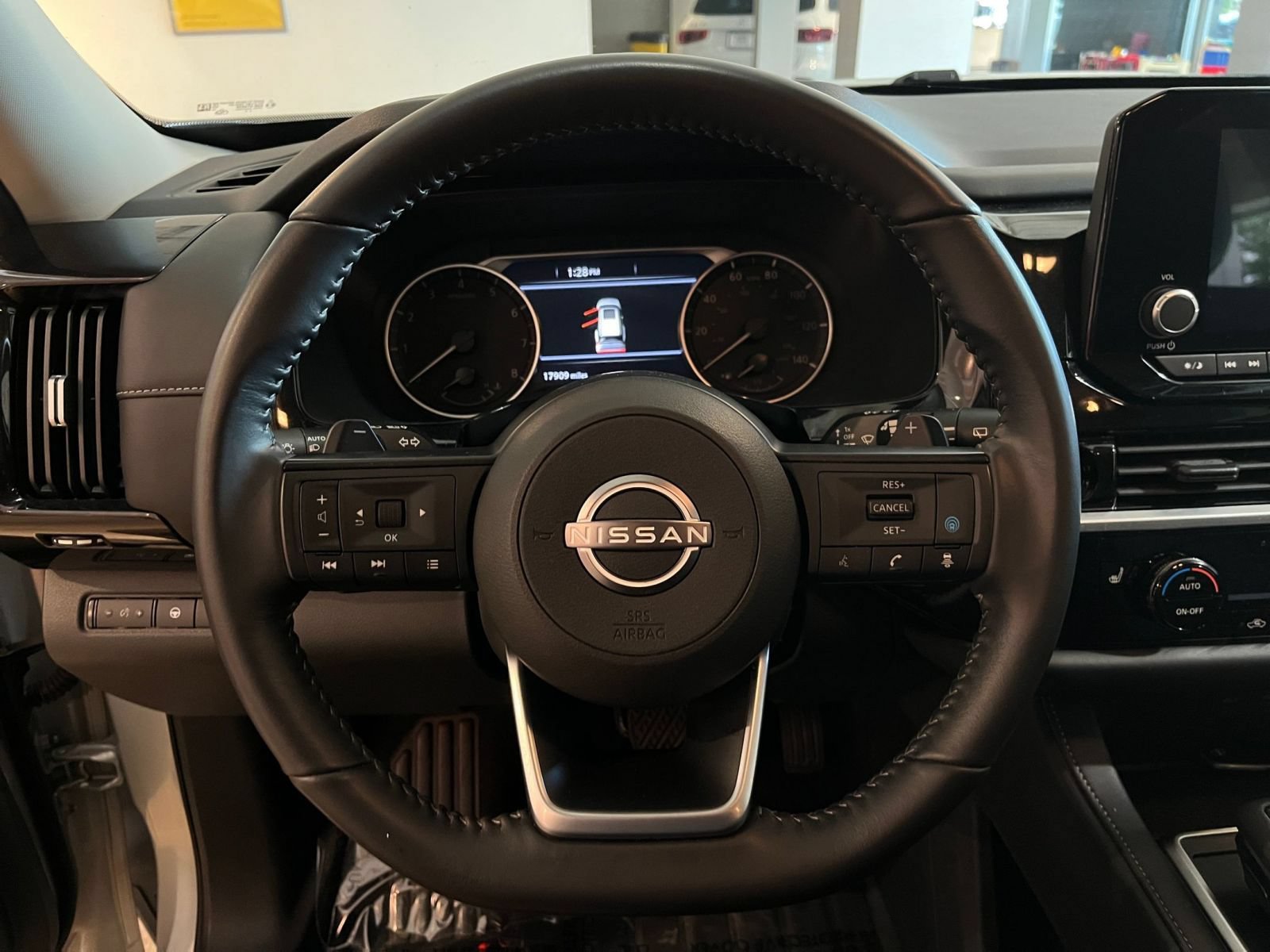 Used 2025 Nissan Pathfinder SV AWD/4WD image 29