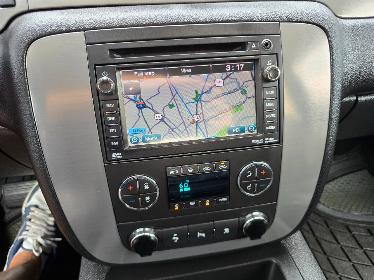 Used 2011 Chevrolet Avalanche LT w/ Luxury Package AWD/4WD image 23