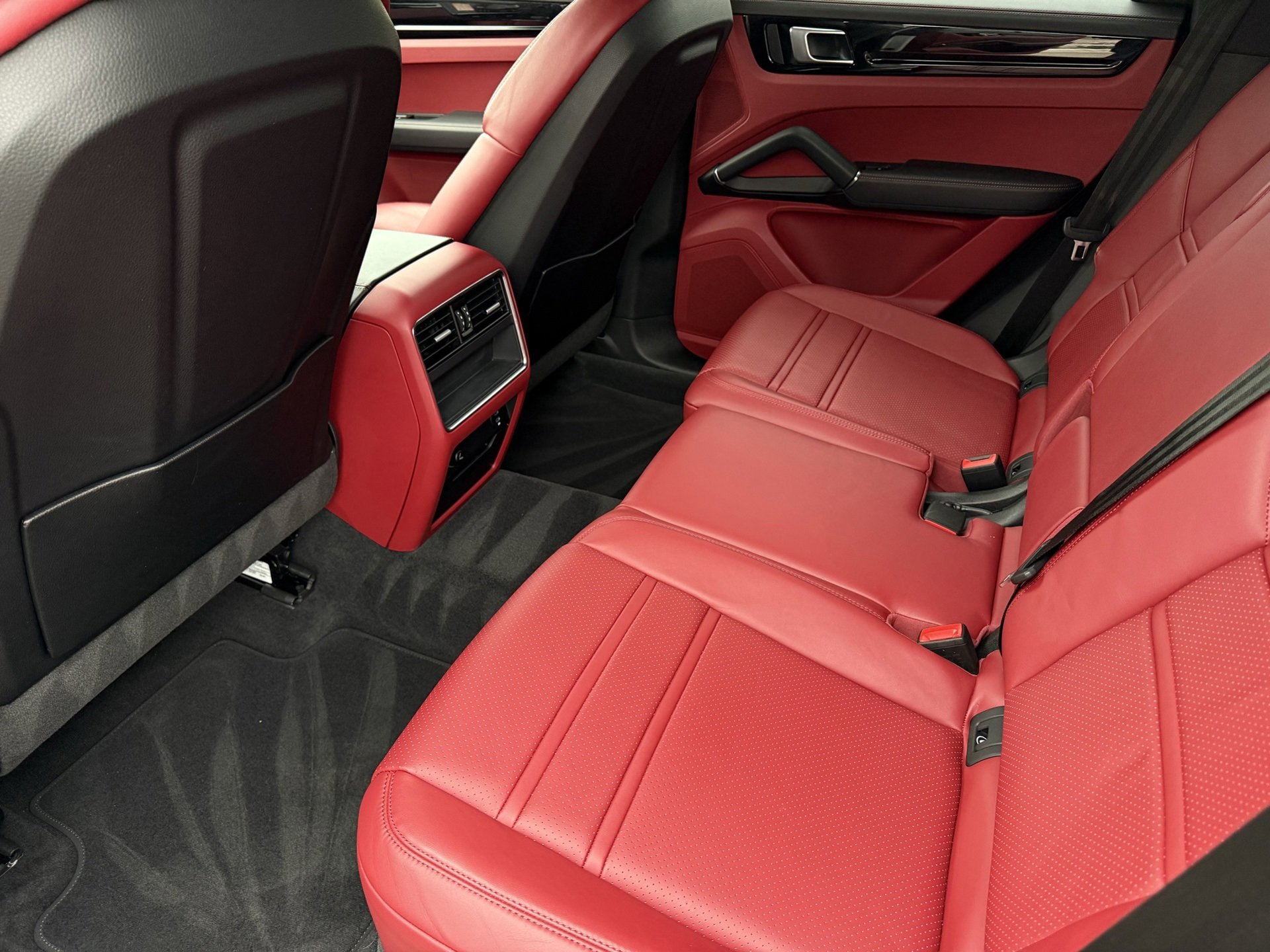 Used 2023 Porsche Cayenne image 31