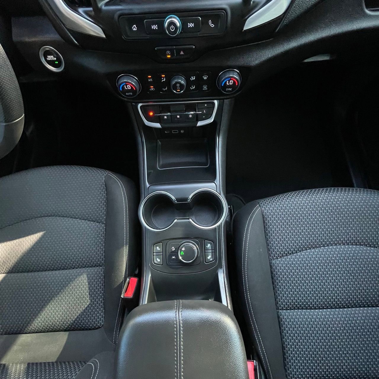 Used 2024 GMC Terrain SLE w/ Driver Convenience Package FWD image 19