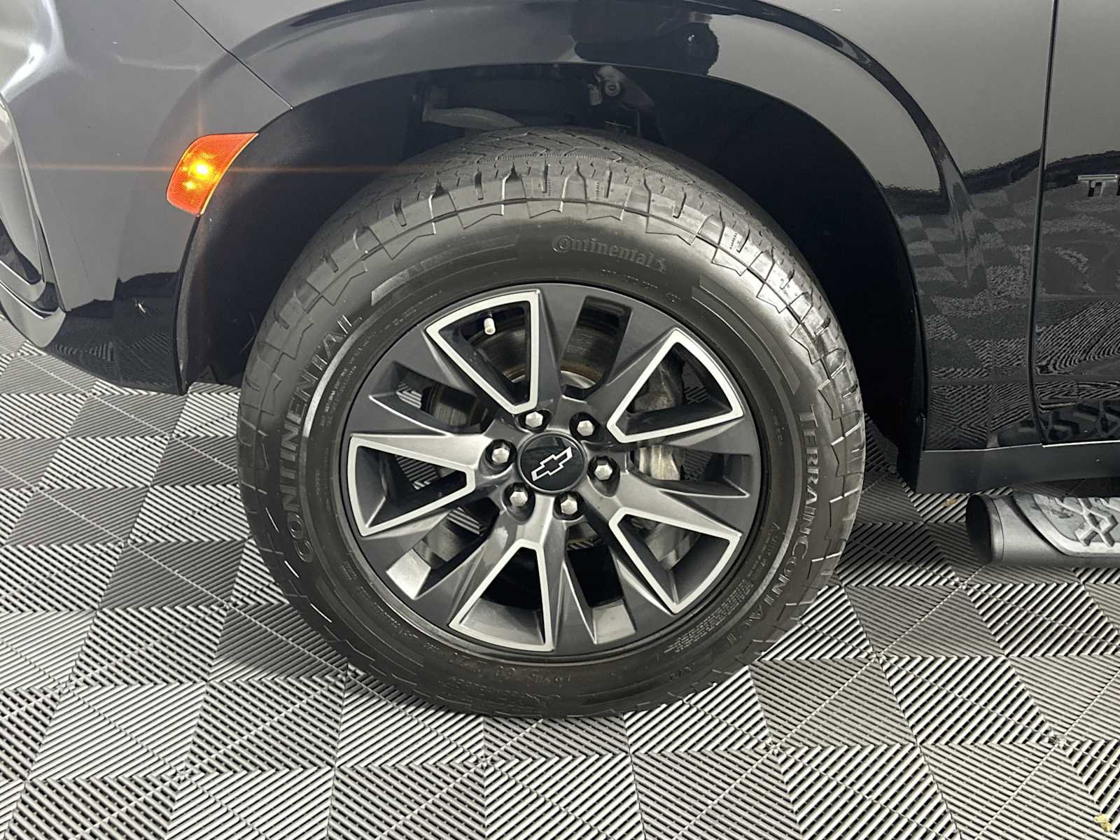 Used 2023 Chevrolet Tahoe Z71 w/ Luxury Package image 13