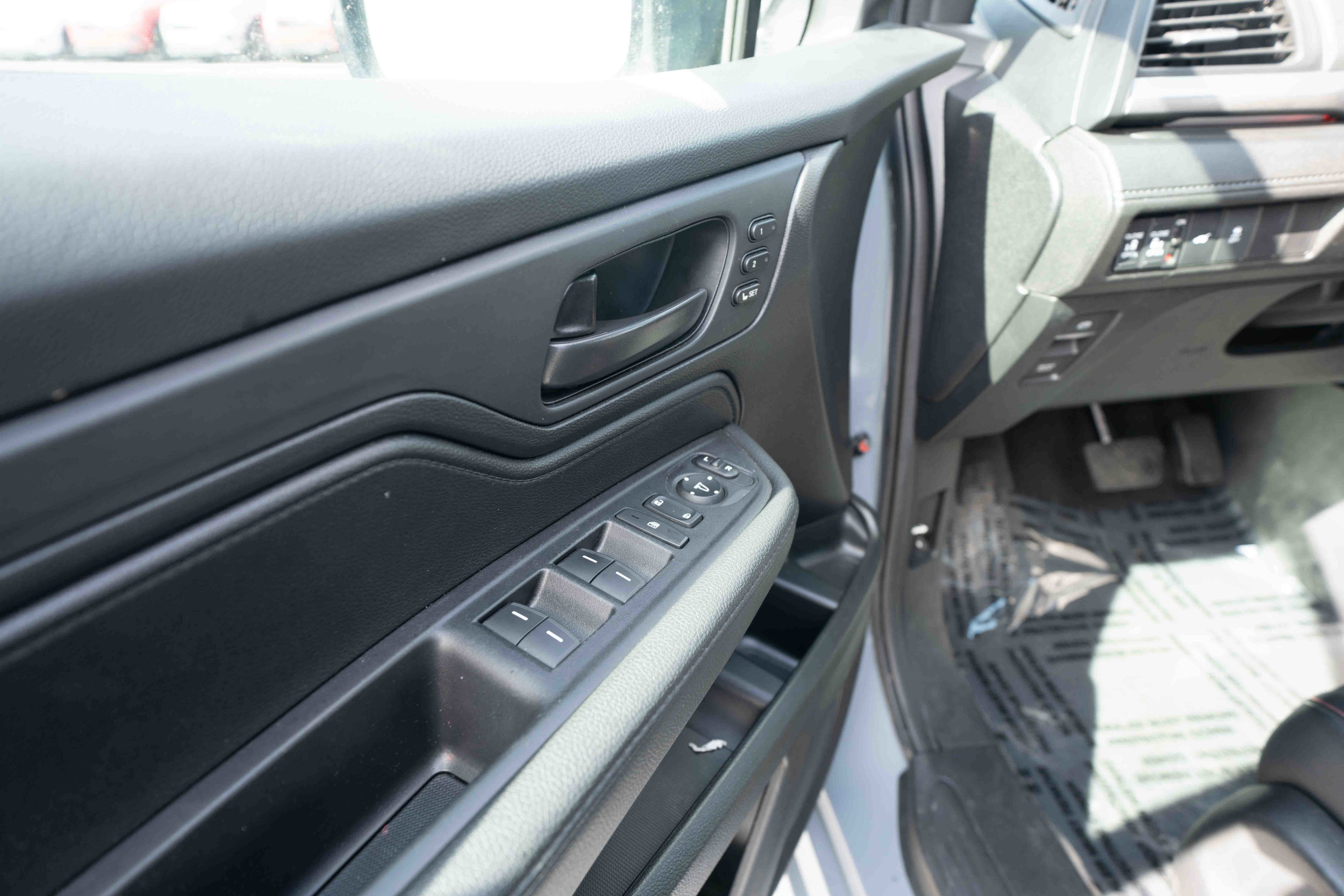 Used 2025 Honda Odyssey Sport-L image 7