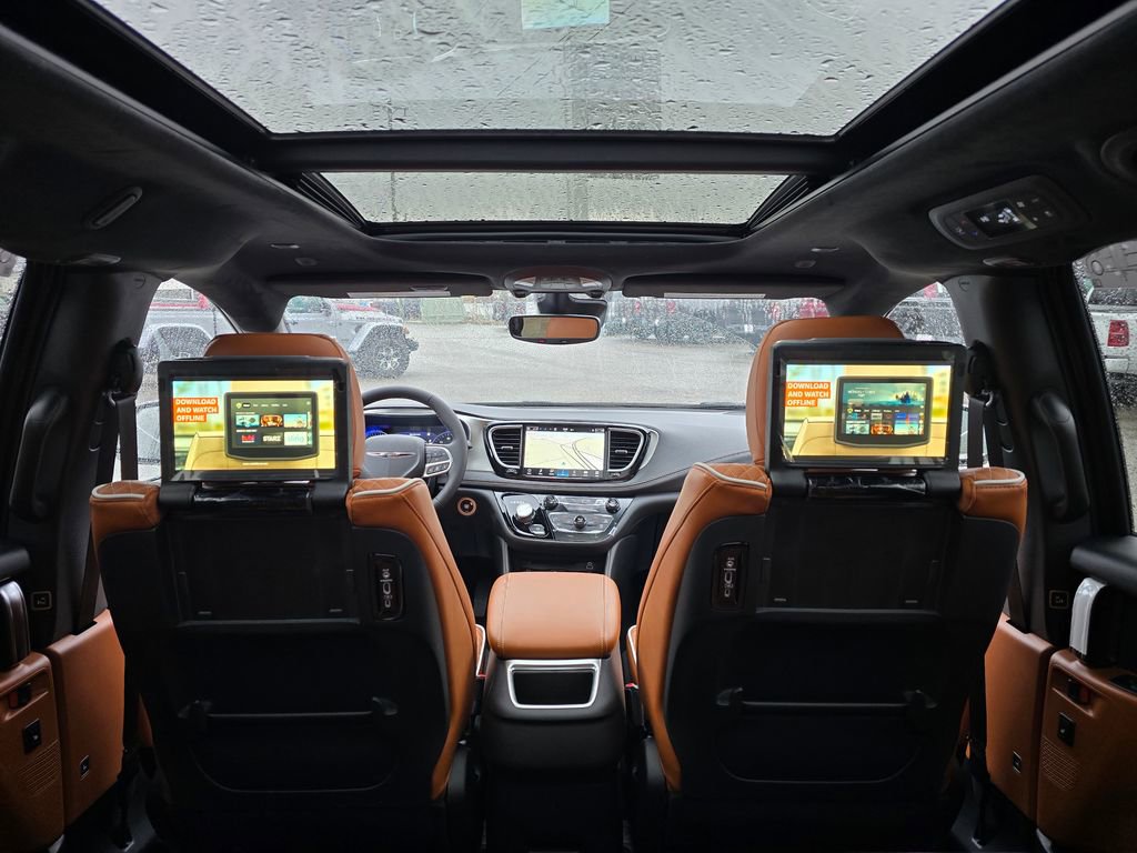 New 2026 Chrysler Pacifica Pinnacle image 11