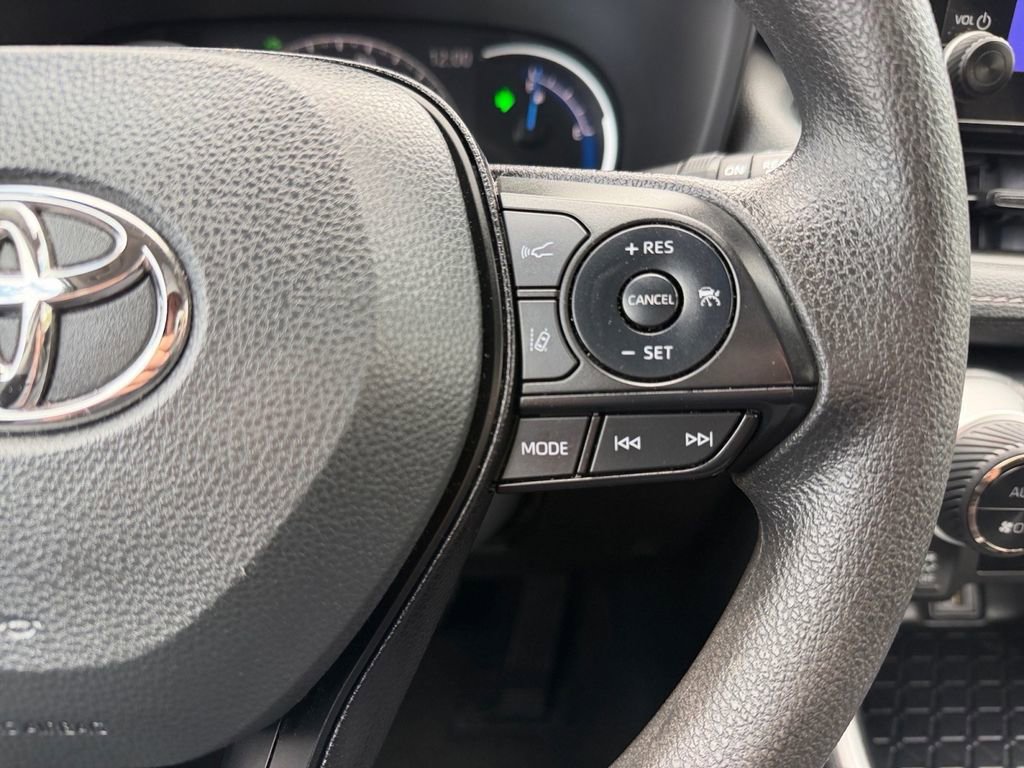 Used 2025 Toyota RAV4 XLE image 22