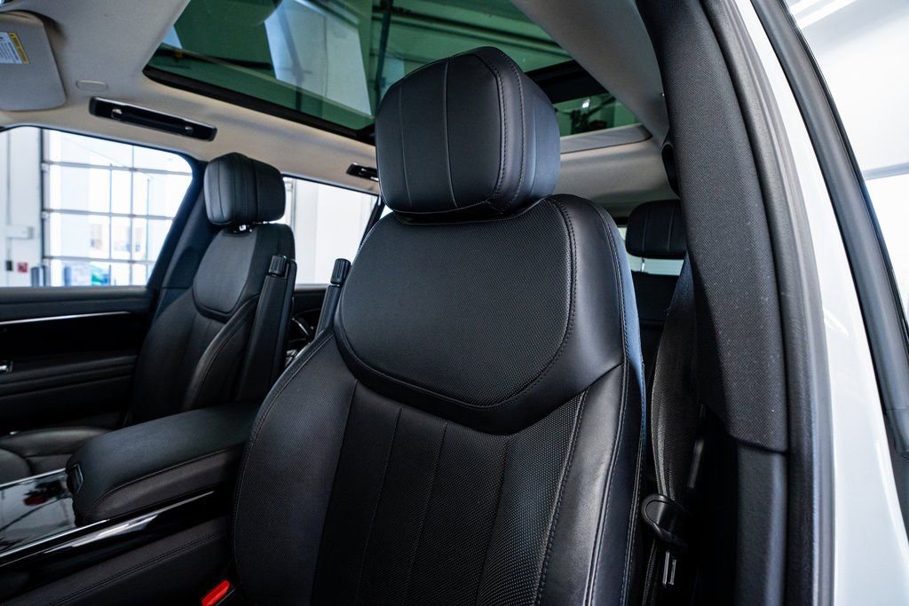 Used 2022 Land Rover Range Rover SE image 34