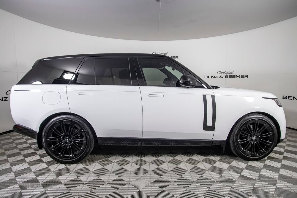 Used 2024 Land Rover Range Rover SE AWD/4WD image 3