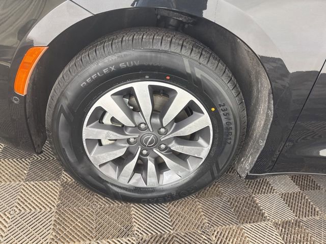 Used 2022 Chrysler Pacifica Touring-L w/ Uconnect Theater Family Group image 30