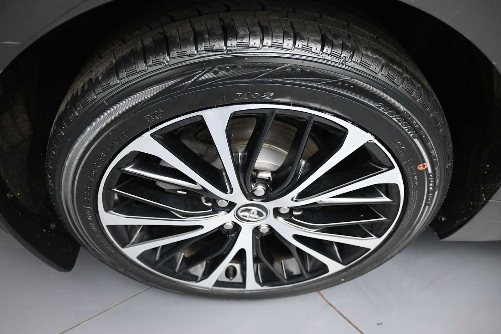Used 2020 Toyota Camry SE w/ Convenience Package FWD image 13