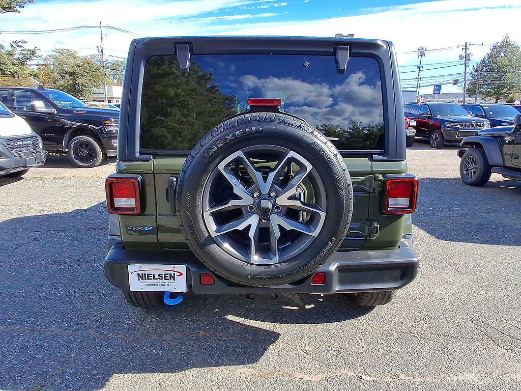 Used 2024 Jeep Wrangler Unlimited w/ Convenience Group AWD/4WD image 29