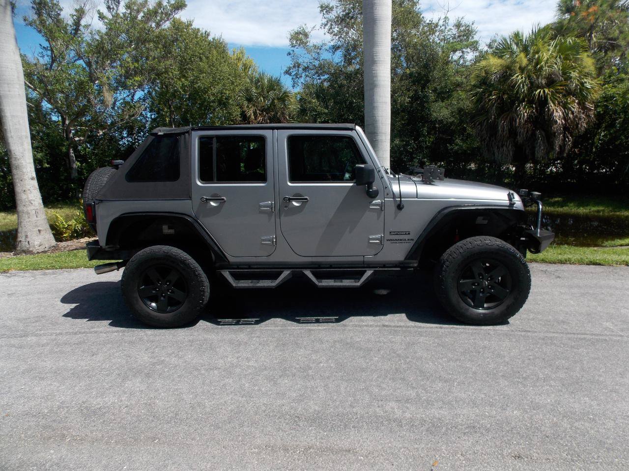 Used 2016 Jeep Wrangler Unlimited Sport w/ Connectivity Group AWD/4WD image 5