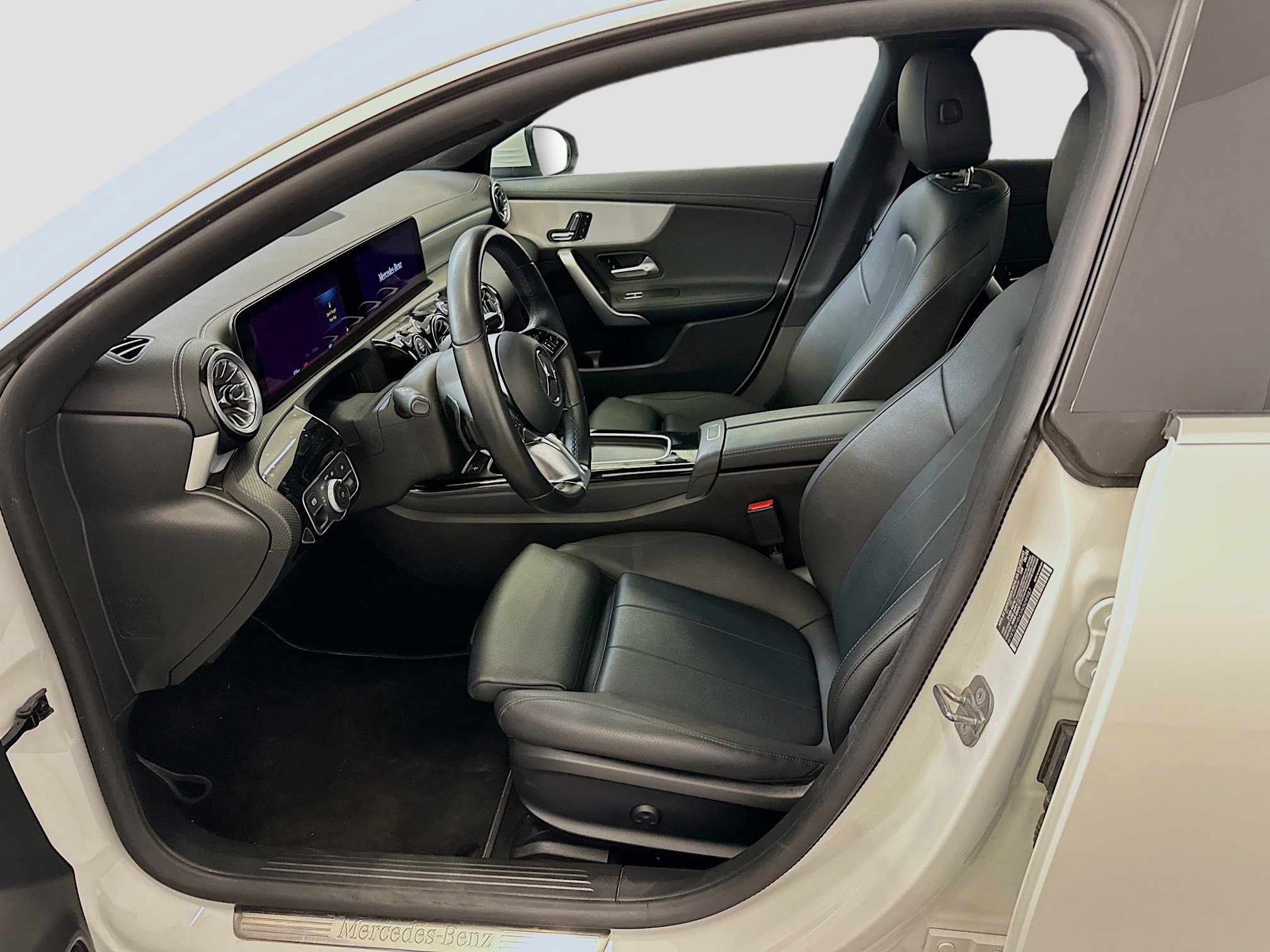 Used 2025 Mercedes-Benz CLA 250 4MATIC image 13