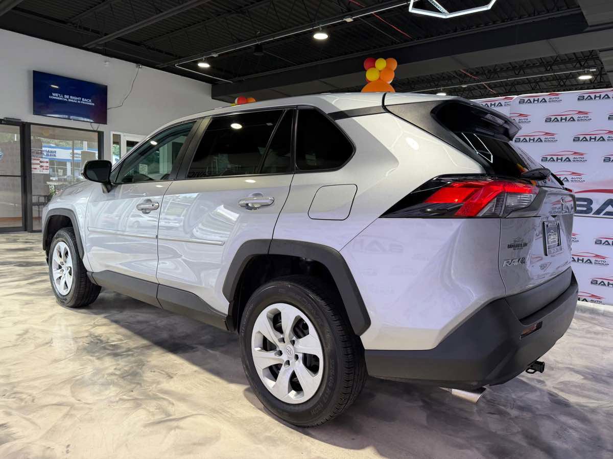 Used 2022 Toyota RAV4 LE image 3