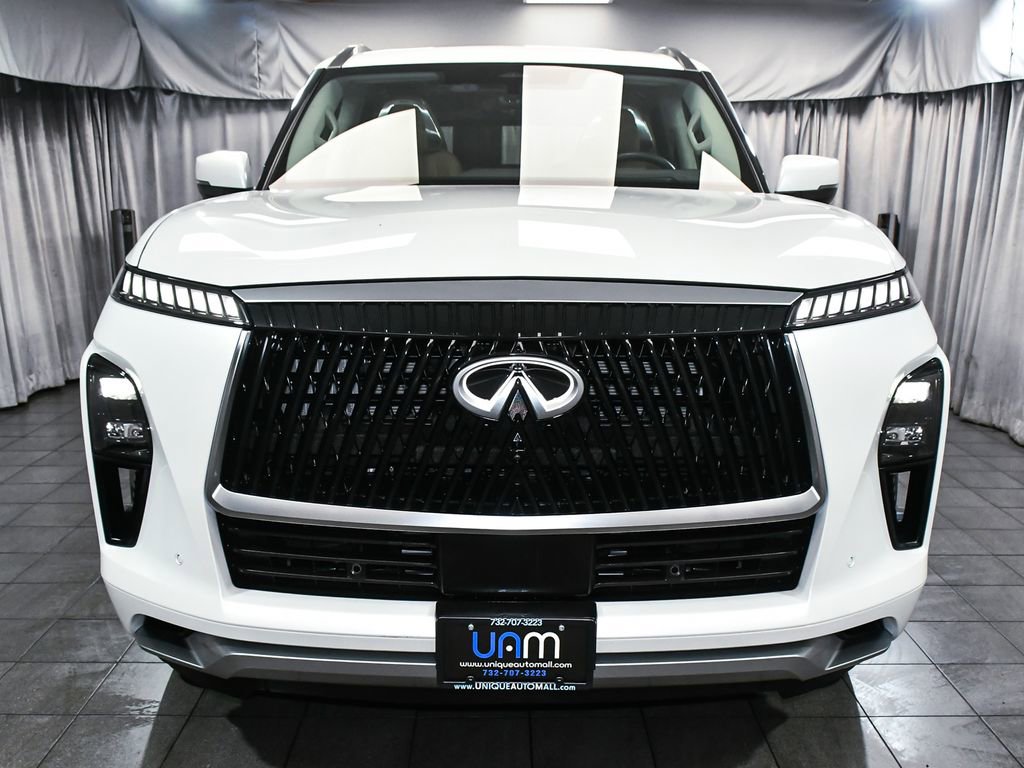 Used 2025 INFINITI QX80 Sensory image 2