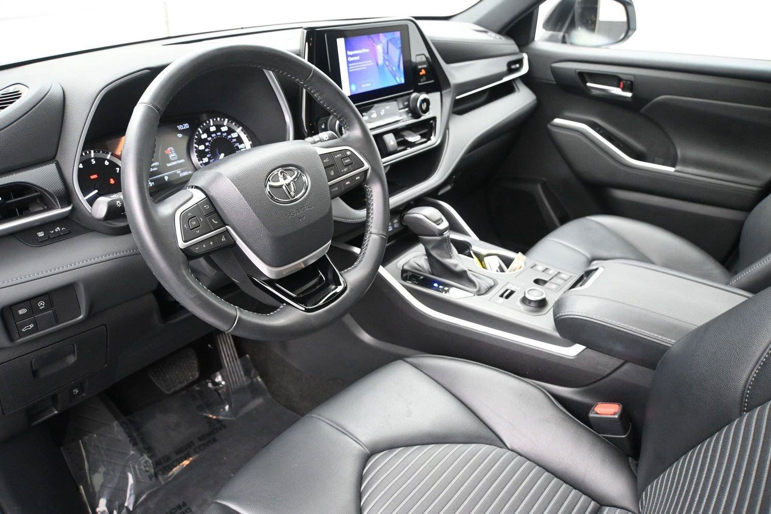 Used 2023 Toyota Highlander XSE AWD/4WD image 2