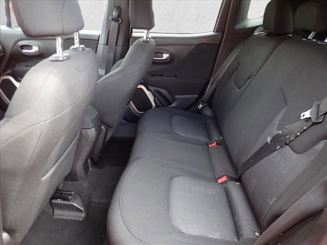 Used 2017 Jeep Renegade Latitude w/ Cold Weather Group image 9