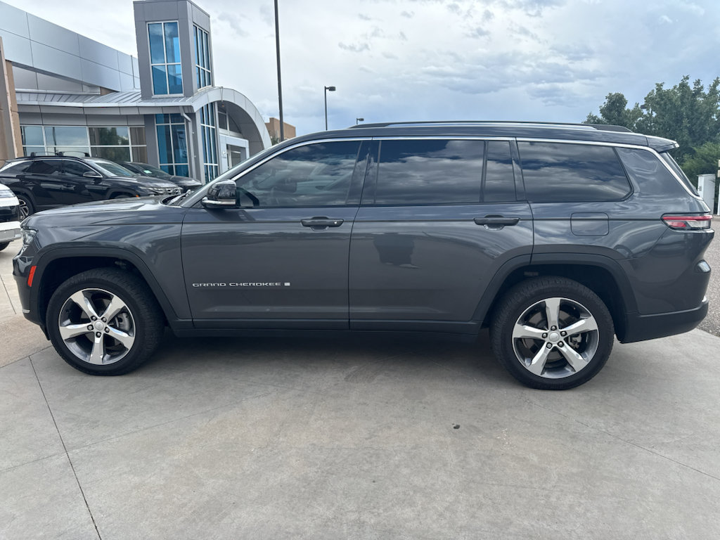 Used 2021 Jeep Grand Cherokee L Limited AWD/4WD image 2