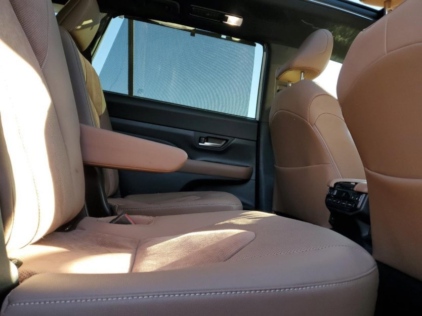 Used 2025 Toyota Grand Highlander AWD Hybrid image 9