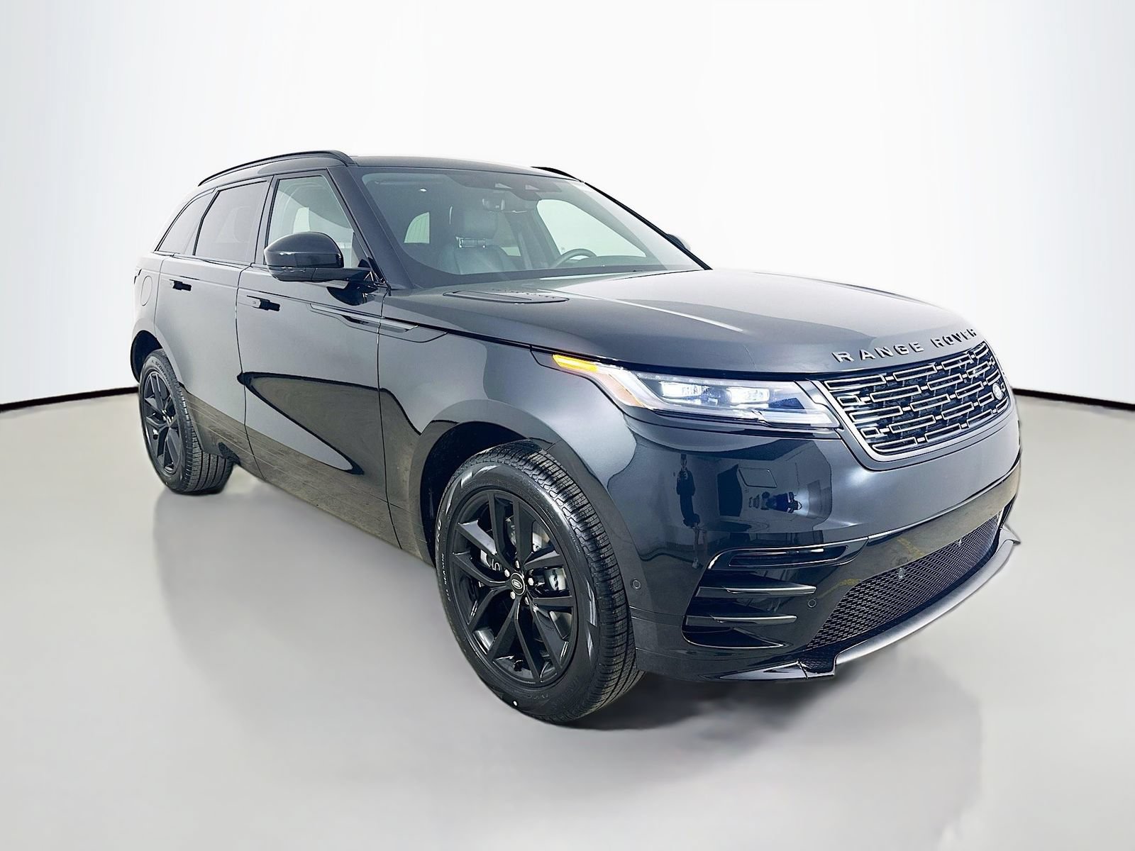 New 2026 Land Rover Range Rover Velar Dynamic SE AWD/4WD image 3