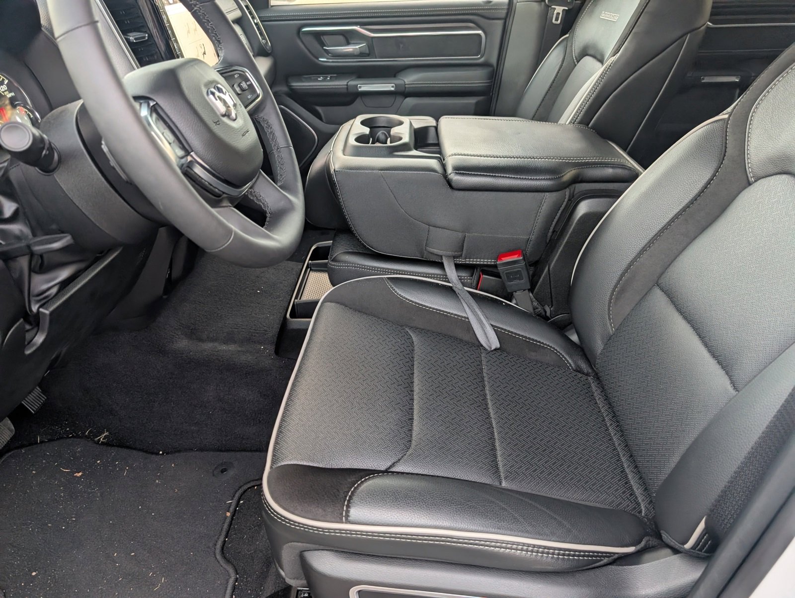 Used 2025 RAM 1500 Laramie image 3