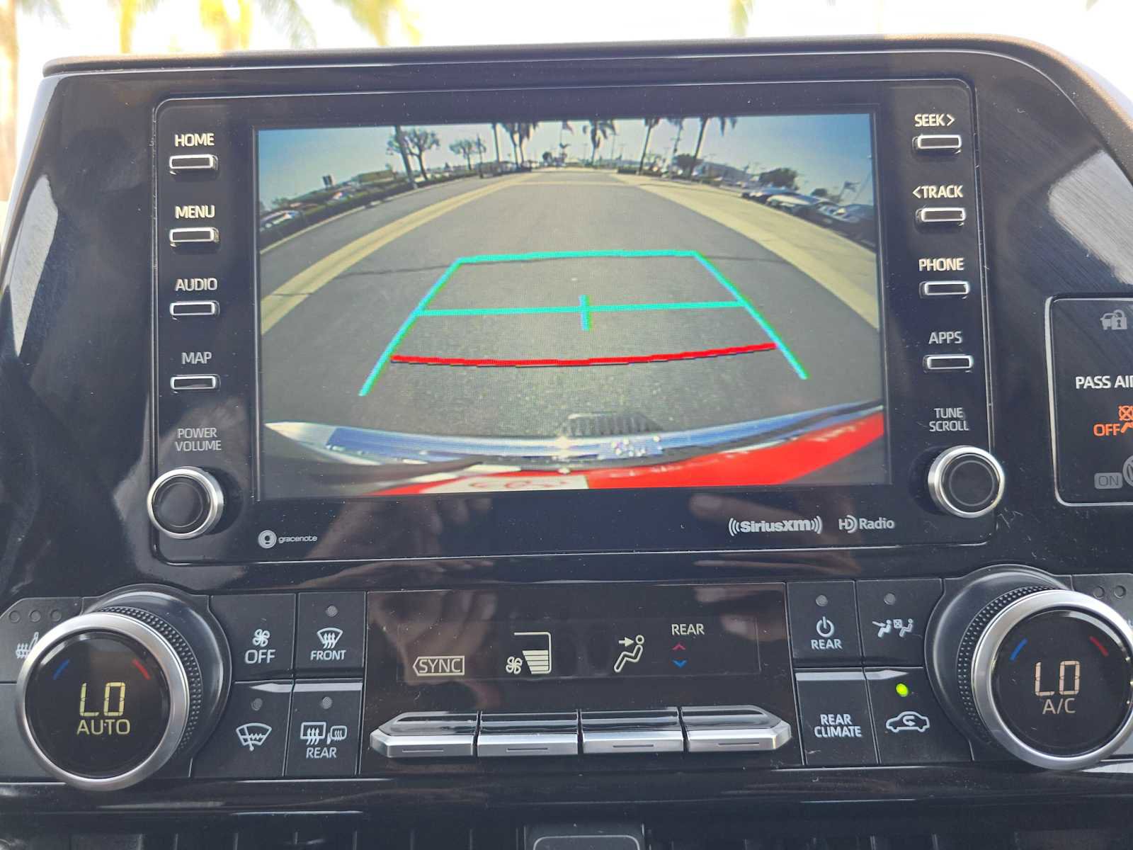Used 2022 Toyota Highlander XLE image 28