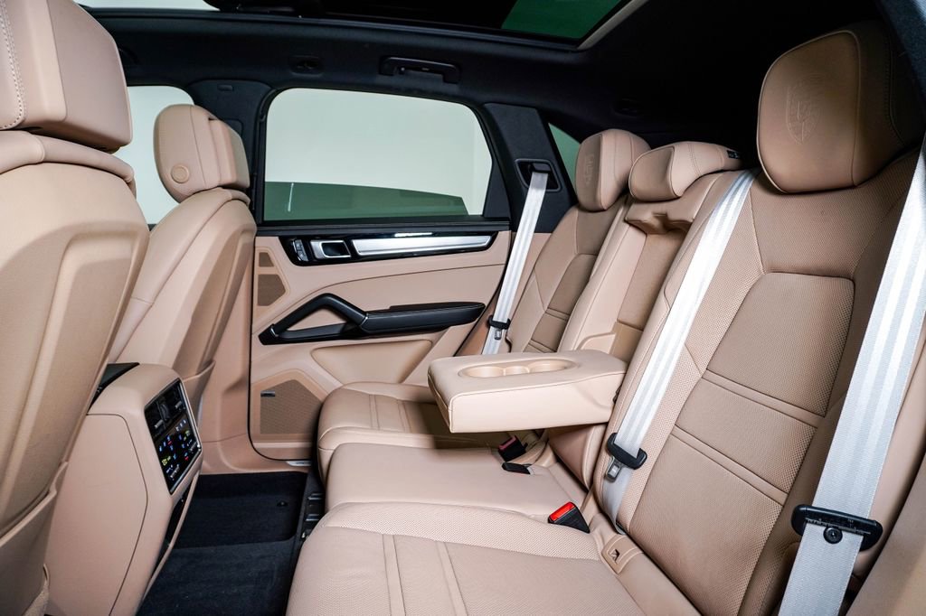 Certified 2023 Porsche Cayenne S Platinum image 17
