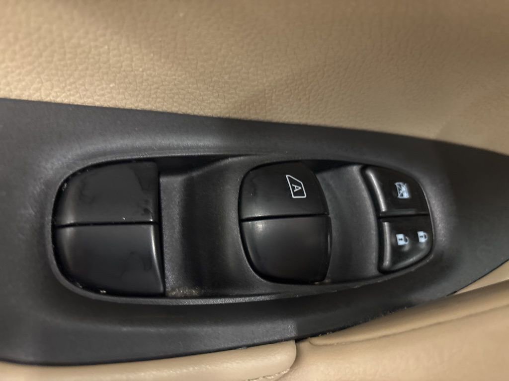 Used 2019 Nissan Rogue SV w/ Premium Package image 17