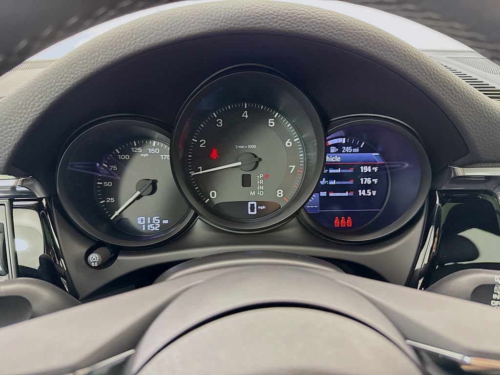 Certified 2025 Porsche Macan AWD/4WD image 17