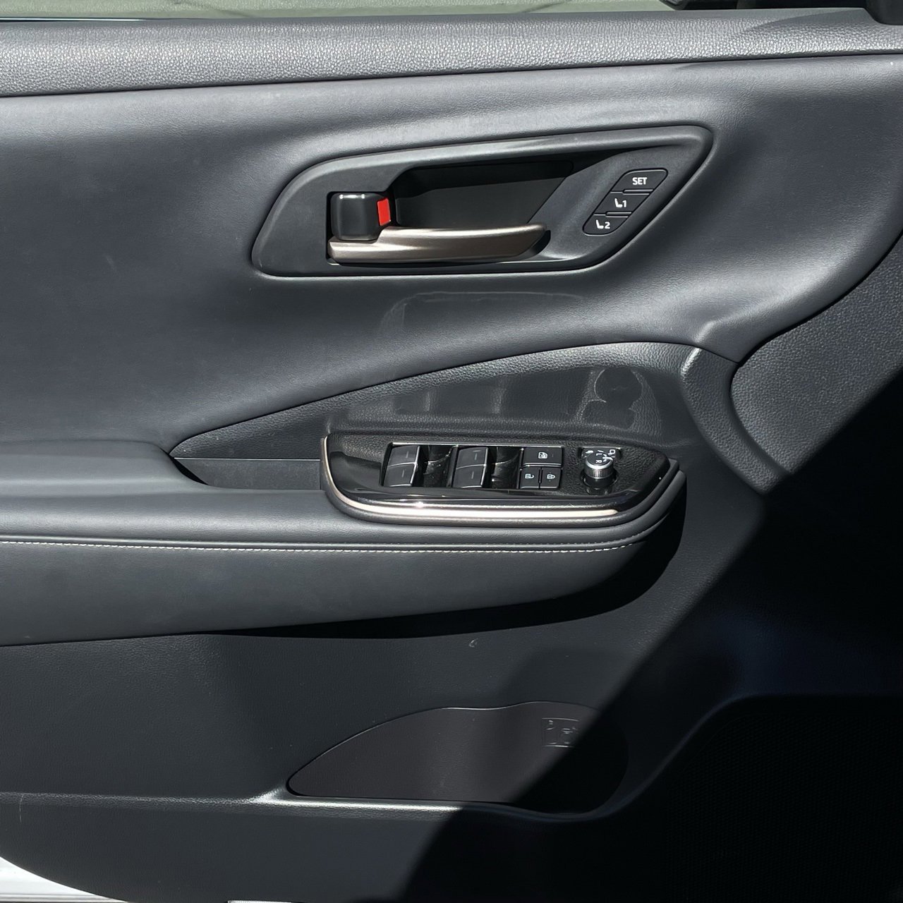 Used 2025 Toyota Crown Platinum image 22