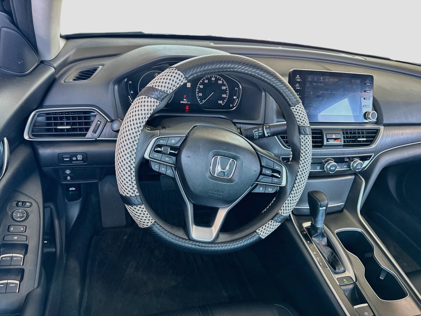 Used 2018 Honda Accord EX image 14