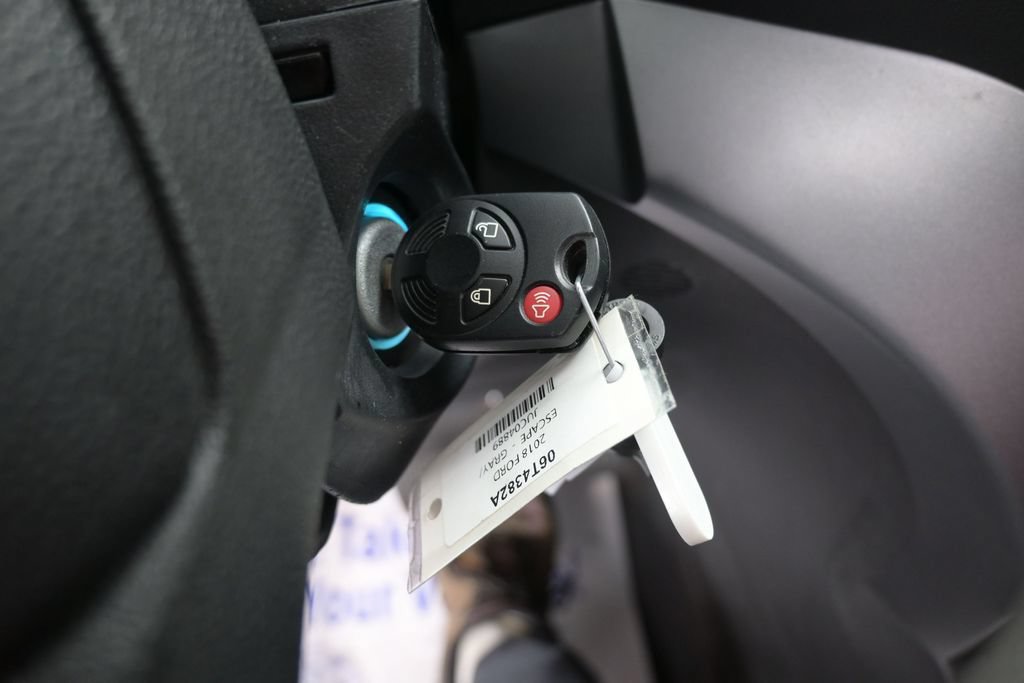 Used 2018 Ford Escape SE w/ SE Sync 3 Package FWD image 38