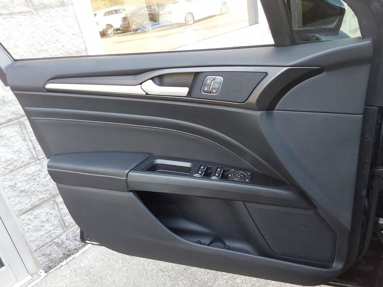 Used 2017 Ford Fusion Titanium AWD/4WD image 26