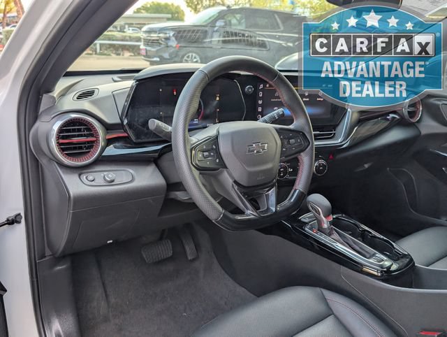 Used 2025 Chevrolet Trax RS w/ Sunroof Package FWD image 5