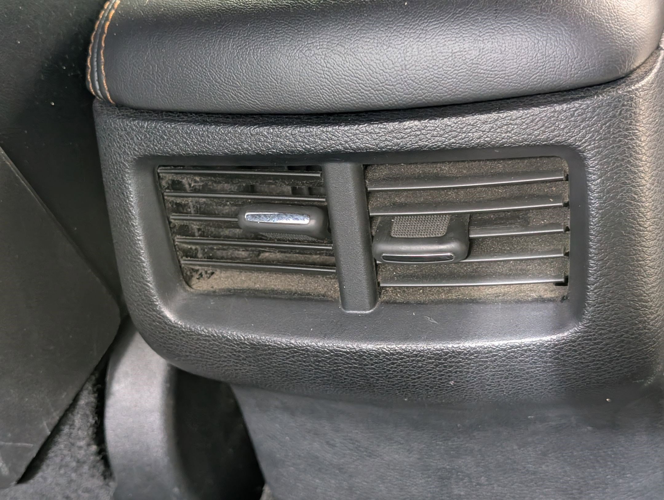 Used 2015 Dodge Challenger R/T Plus RWD image 23